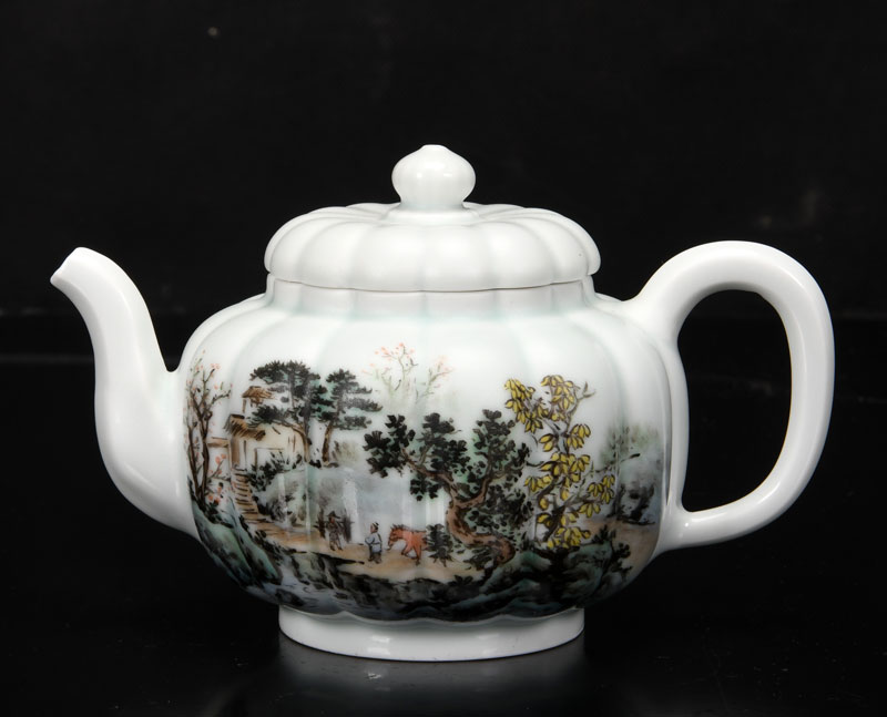 《朝市如今不是秦瓷壶》 尺寸16cm x 10 cm